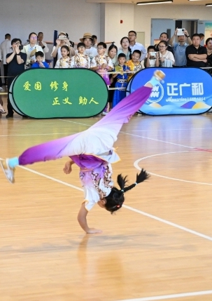 南拳场子便, 猛展现得淋, span